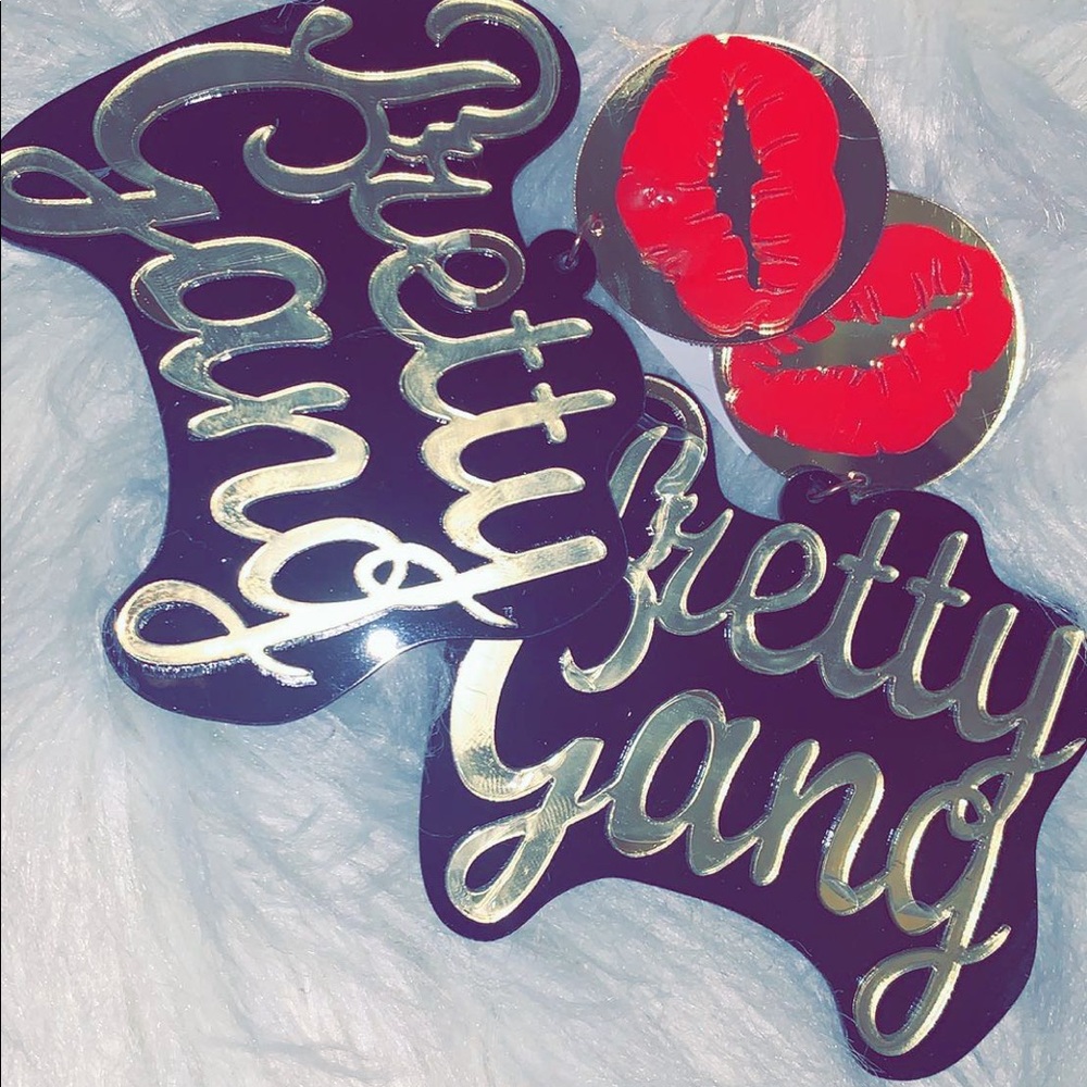 Pretty Gang Earrings - Picture 1 of 2